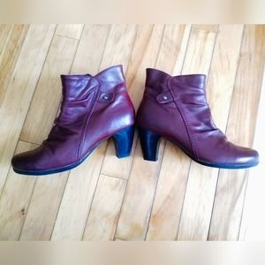 College Burgundy Booty